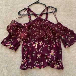 NEW! Cold shoulder top